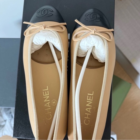 CHANEL Beige and Black Flats with Logo Detail - Picture 2 of 4